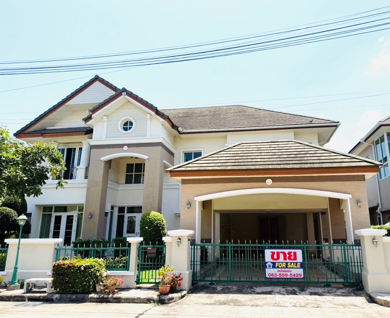 Urgent sale, large detached house (vacant house, never rented)