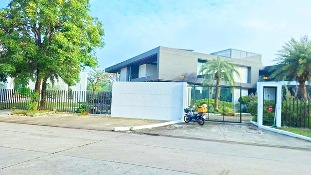 The Legacy Golf Club A mansion Third price reduction from half a million. a pool villa and wellness