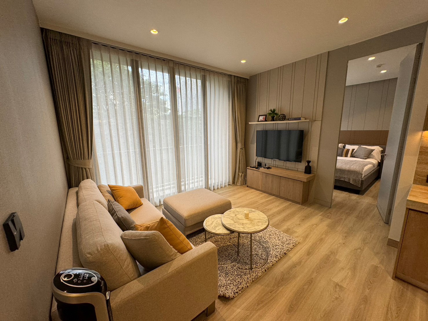 Condo for Rent at SKY Thonglor 25, 80 sq.m., 2 Bedrooms 1 Bathroom with Home Office, Housekeeping Service, Near BTS Thong Lo, THB 82,000/Month