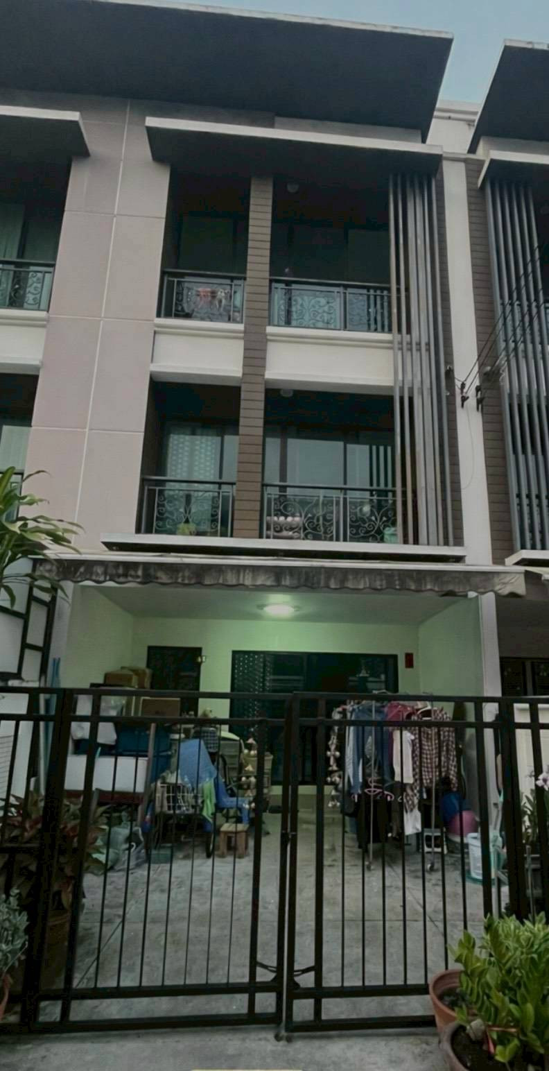 🔥Price lower than appraisal🔥 3-story townhome BAAN KLANG MUANG NAWAMIN 42 (Baan Klang Muang Nawamin 42), good location, connected to many main roads. 🔥Price lower than appraisal🔥 3-story townhome BAAN KLANG MUANG NAWAMIN 42 (Baan Klang Muang Nawamin 42), good location, connected to many main roads.