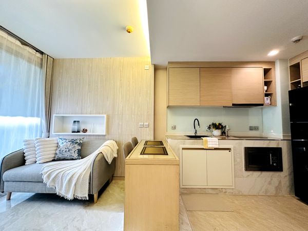 For rent, Via Botani Sukhumvit 47 | 1 bedroom, 35 sq m, fully furnished, near BTS Phrom Phong, 540 m., 2nd floor, Fully Furnished, near EmQuartier and BTS Phrom Phong, Prime Phrom Phong location.