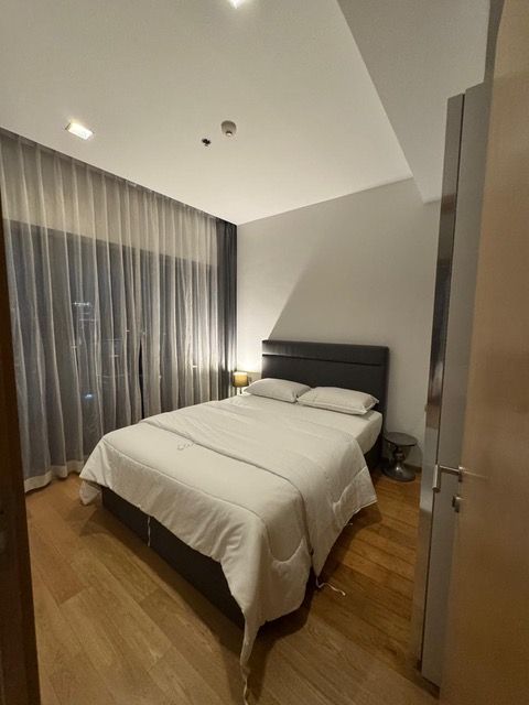 Hyde Sukhumvit 13 ห้องมุม รีโนเวทใหม่ ใกล้ BTS เพียง 65,000/เดือน