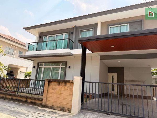Urgent sale, Casa Premium Ratchaphruek-Chaengwattana, 55.6 sq m, 3 bedrooms, 3 bathrooms, 6.99 million, modern decoration, curtains + wallpaper throughout the house, near the Ratchaphruek-Kanchanaphisek Expressway, MRT Purple Line.