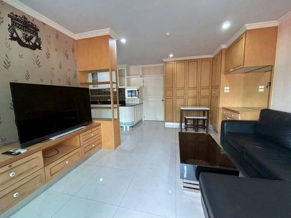 Condo for sale: Ladda Place Sriracha, with tenant. Prime location in the city center, ideal for investment.