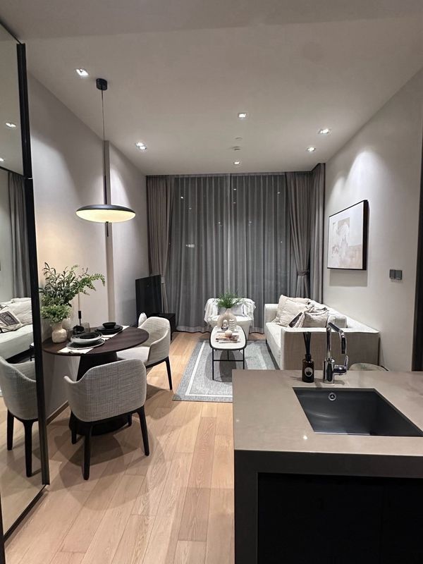 📍 ให้เช่า 28 ชิดลม / For Rent!! 28 Chidlom💥 1 ห้องนอน | 43.73 ตร.ม. | 55,000฿ / เดือน 💥(1 Bedroom | 43.73 sq.m. | 55,000 THB / month)📞 Contact: Aomam (Agent)Tel / Line ID : 095-587-1692 WhatsApp : +66 95 587 1692