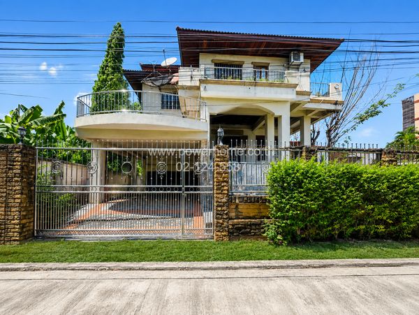 3-story detached house, Soi Rangsit-Pathum Thani 26, good location, near Future Park Rangsit.