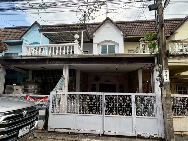 ขาย ทาวน์เฮ้าส์ 2 ชั้น หมู่บ้านรุ่งเจริญ ซอยวชิรธรรมสาธิต 21