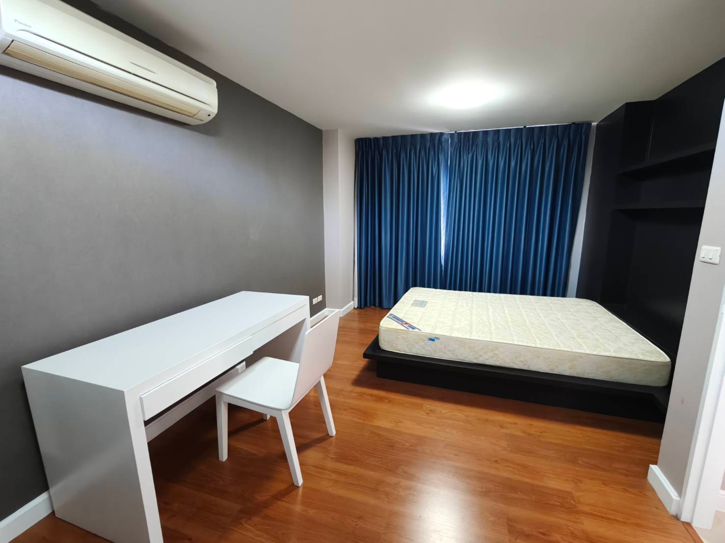 คอนโดวันสาทร-เย็นอากาศ สาทร 51 ตร.ม. รีโนเวทใหม่ มีเครื่องซักผ้า พร้อมอยู่ ใกล้สีลม-สาทร ตอบไว 064-974-2441