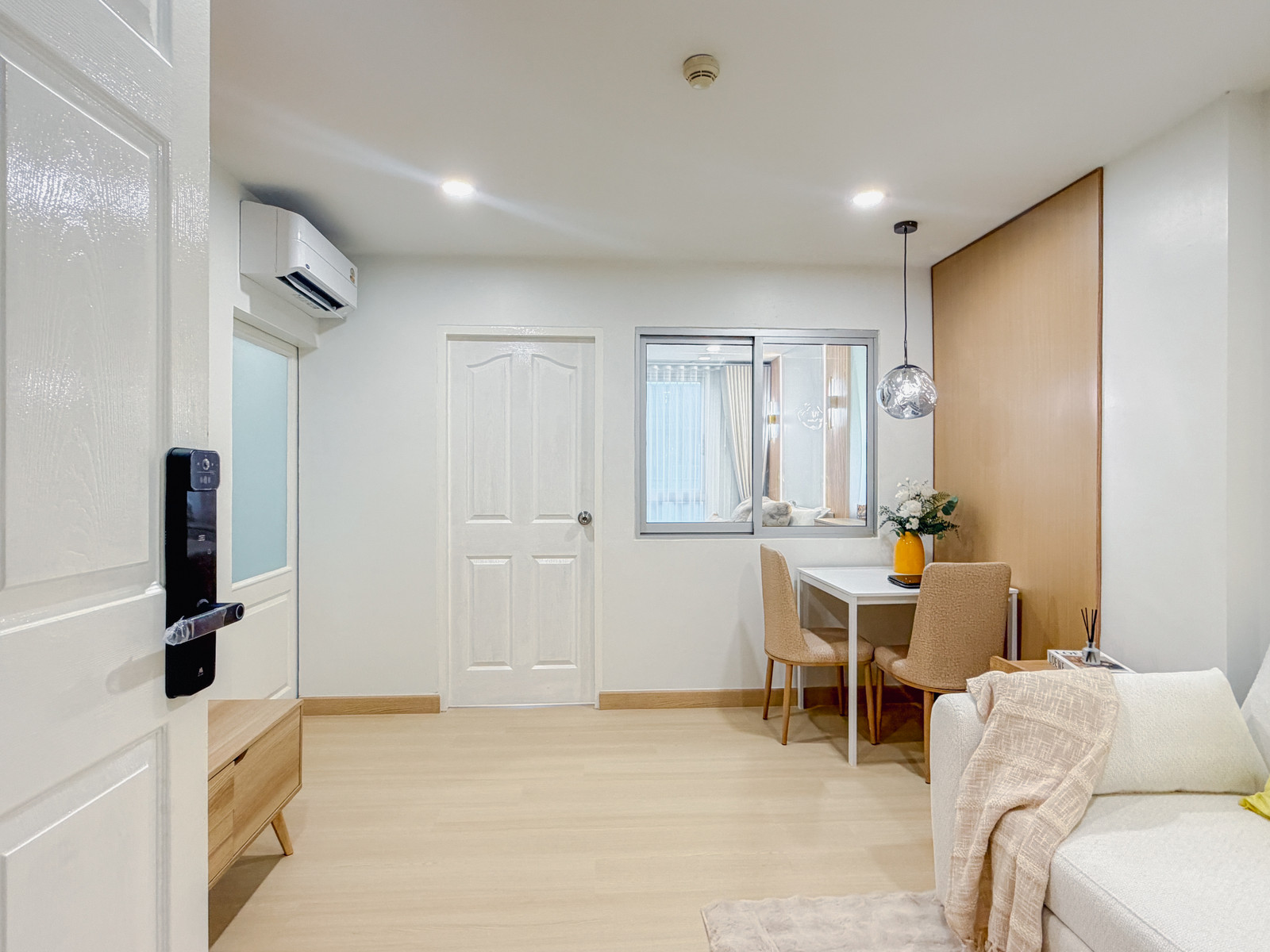 ((Installments 8 gray bills)) Condo, large room, ready to move in #Lat Phrao, near MRT Lat Phrao 101, walk only 3 minutes. ((Installments 8 gray bills)) Condo, large room, ready to move in #Lat Phrao, near MRT Lat Phrao 101, walk only 3 minutes.