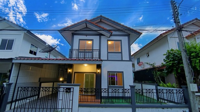 urgent! Semi-detached house for sale, detached house style, townhouse price Ban Fah Piyarom Village, Premier Park, 3 bedrooms, 2 bathrooms, 38.1 sq m, good condition, Lam Luk Ka zone, Khlong 6. urgent! Semi-detached house for sale, detached house style, townhouse price Ban Fah Piyarom Village, Premier Park, 3 bedrooms, 2 bathrooms, 38.1 sq m, good condition, Lam Luk Ka zone, Khlong 6.