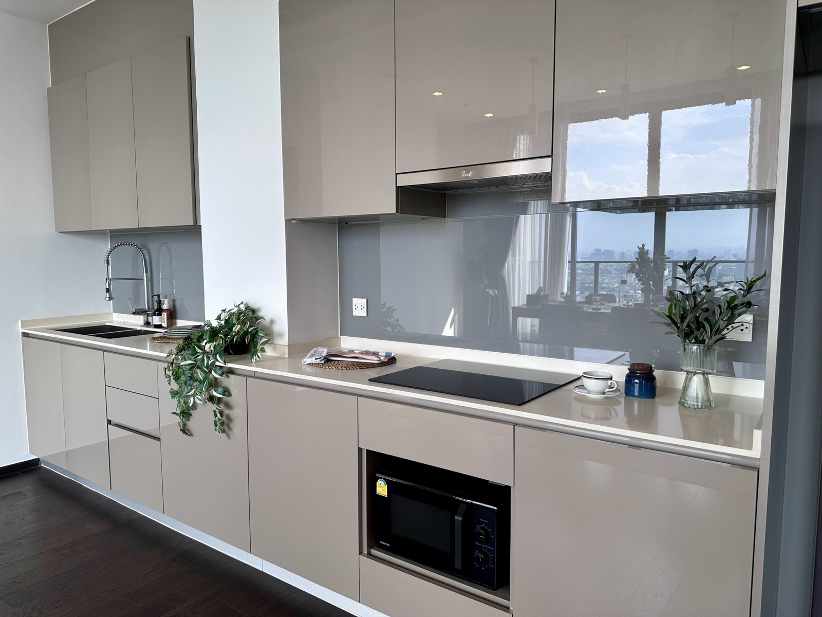 Whizdom Essence Sukhumvit 101 | Luxury 4-Bedroom Condo for Rent | 202 SQ.M. | High Floor & Ceilings | Near BTS Punnawithi & True Digital Park – รูปที่ 4