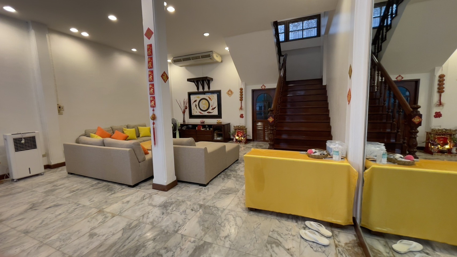 โอกาสหายาก บ้านหรู 5 ห้องนอนใจกลางเอกมัย ใกล้ J Avenue ทองหล่อ - U6504446 – รูปที่ 2