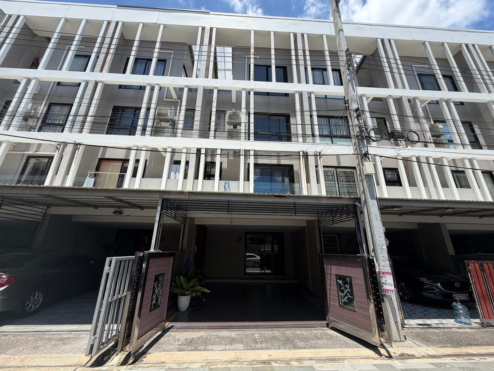 Townhome for rent, 3.5 floors, Y Resident Project, Sukhumvit 113, luxuriously decorated, ready to move in, 38,000/month. Townhome for rent, 3.5 floors, Y Resident Project, Sukhumvit 113, luxuriously decorated, ready to move in, 38,000/month.