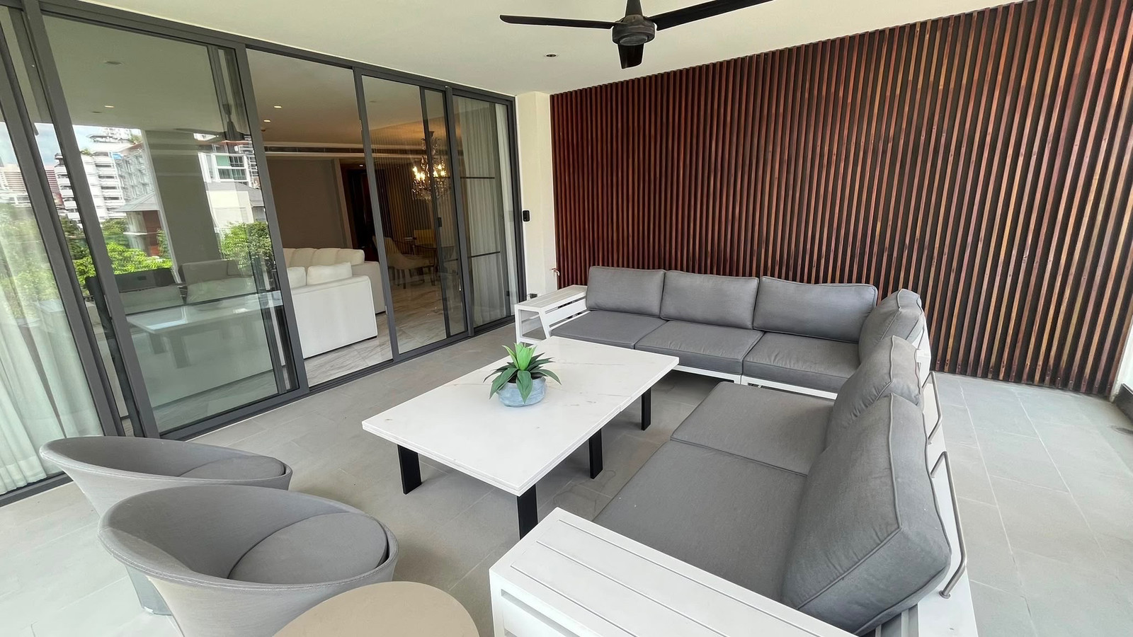 📌 Rental : Pet Friendly Penhouse with Balcony In Heart Of Thonglor , 3 Beds 4 Bath + 1 Working Room , 266 sqm 🔥🔥Rental Price : 250,000 THB / Month 🔥🔥📱 𝙏𝙚𝙡 : 061-9979915 📱 𝙇𝙞𝙣𝙚 : https://lin.ee/spjplH8 📱 𝙒𝙝𝙖𝙩𝙨𝘼𝙥𝙥 : 061-997-9915 #เซ้ง – รูปที่ 4