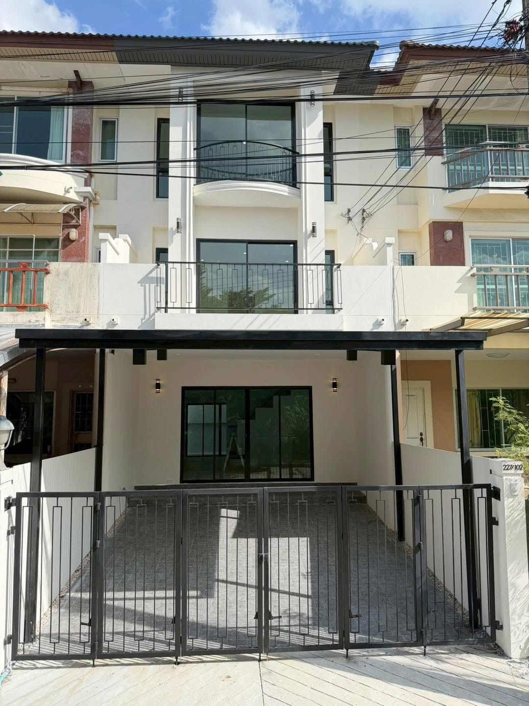 🔥For sale, 3-story townhome, completely renovated. Supalai Park Ville 2 Project, Phahonyothin 48, house ready to move in. After buying, you hardly need to do anything else. ✅ Near BTS Sai Yut 🔥For sale, 3-story townhome, completely renovated. Supalai Park Ville 2 Project, Phahonyothin 48, house ready to move in. After buying, you hardly need to do anything else. ✅ Near BTS Sai Yut