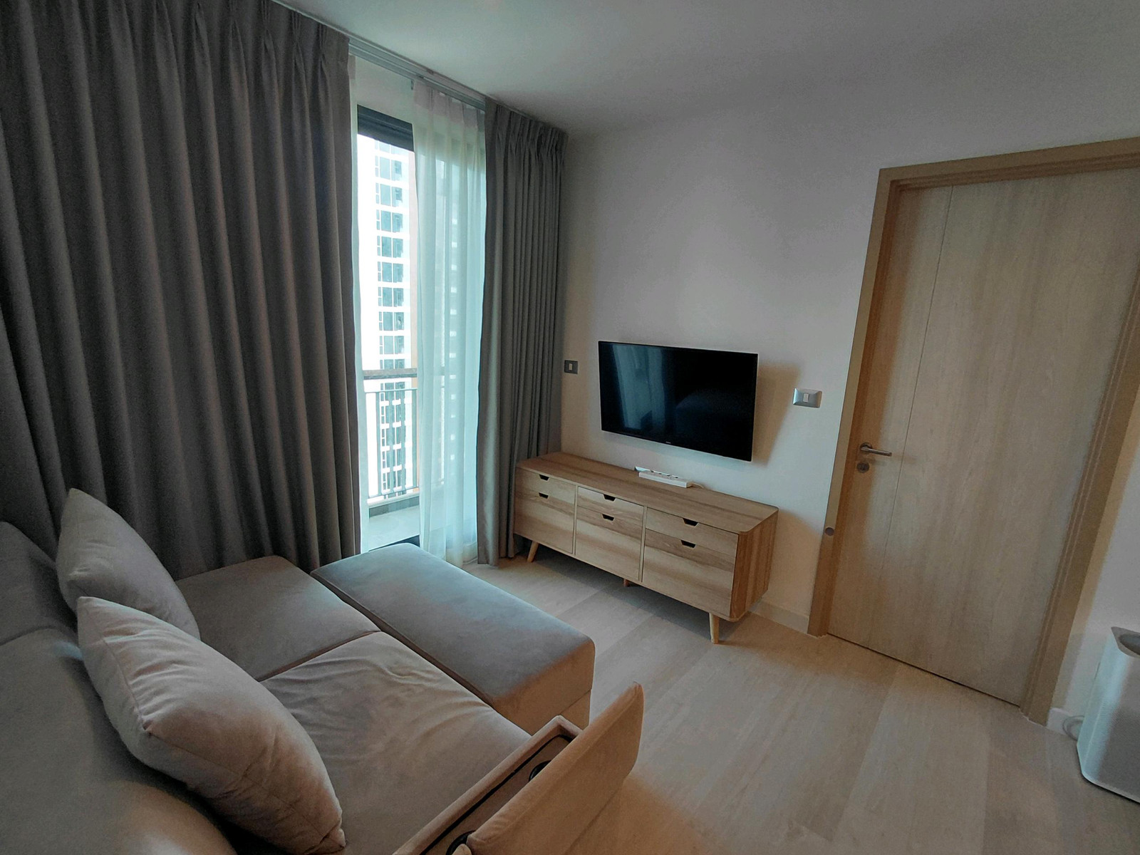 ให้เช่า Rhythm Sukhumvit 42 ให้เช่า Rhythm Sukhumvit 42