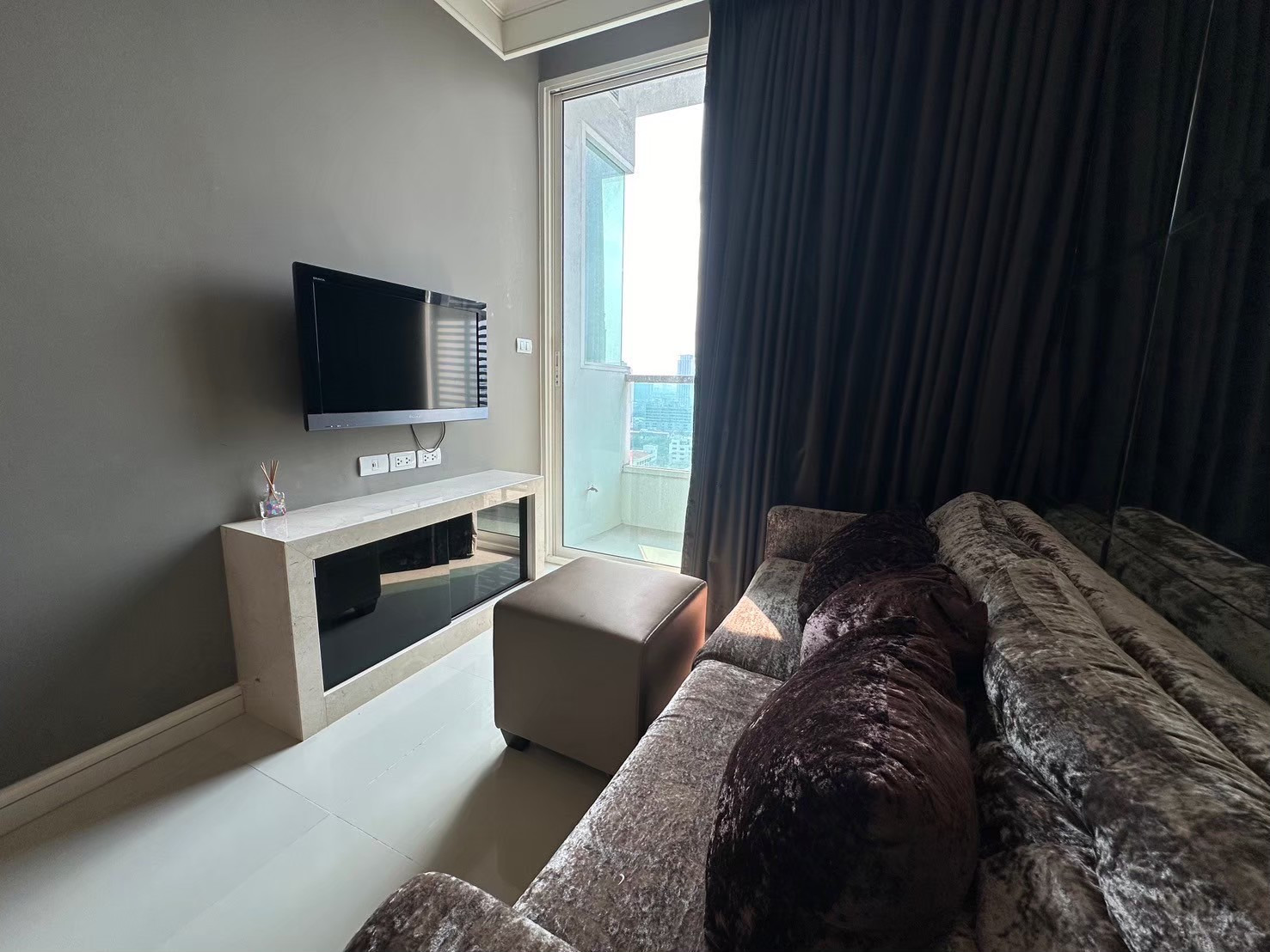 Ideo mix phaholyothin, 0m. to BTS saphankwai, Newly Renovated, Ready to move-in, 
