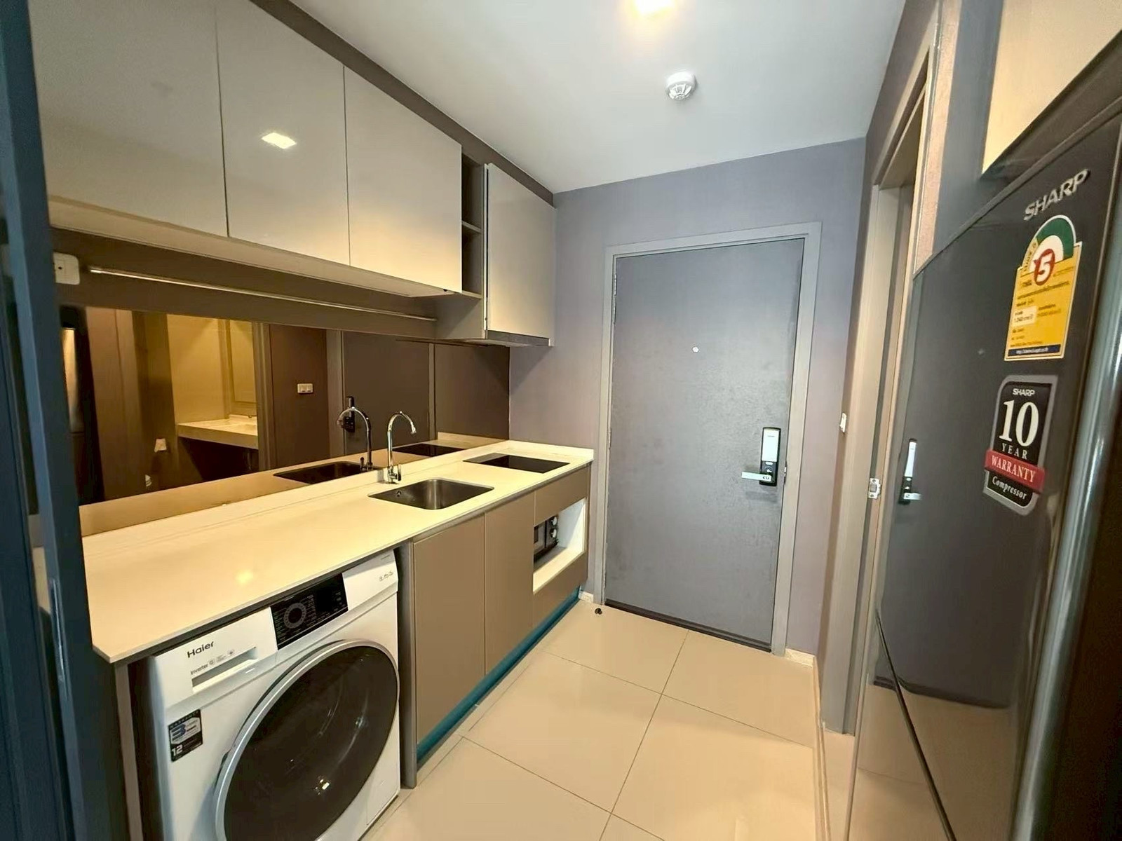 Room for rent, Ideo Sathorn-Wongwian Yai, near the BTS. Room for rent, Ideo Sathorn-Wongwian Yai, near the BTS.