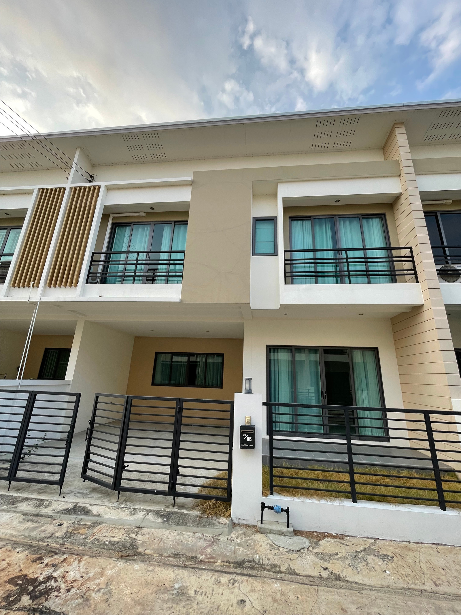 “2-story townhome for rent, Nature Park, Phanat Nikhom, 3 bedrooms, 3 bathrooms, double wall, private, near Amata Nakhon“ “2-story townhome for rent, Nature Park, Phanat Nikhom, 3 bedrooms, 3 bathrooms, double wall, private, near Amata Nakhon“
