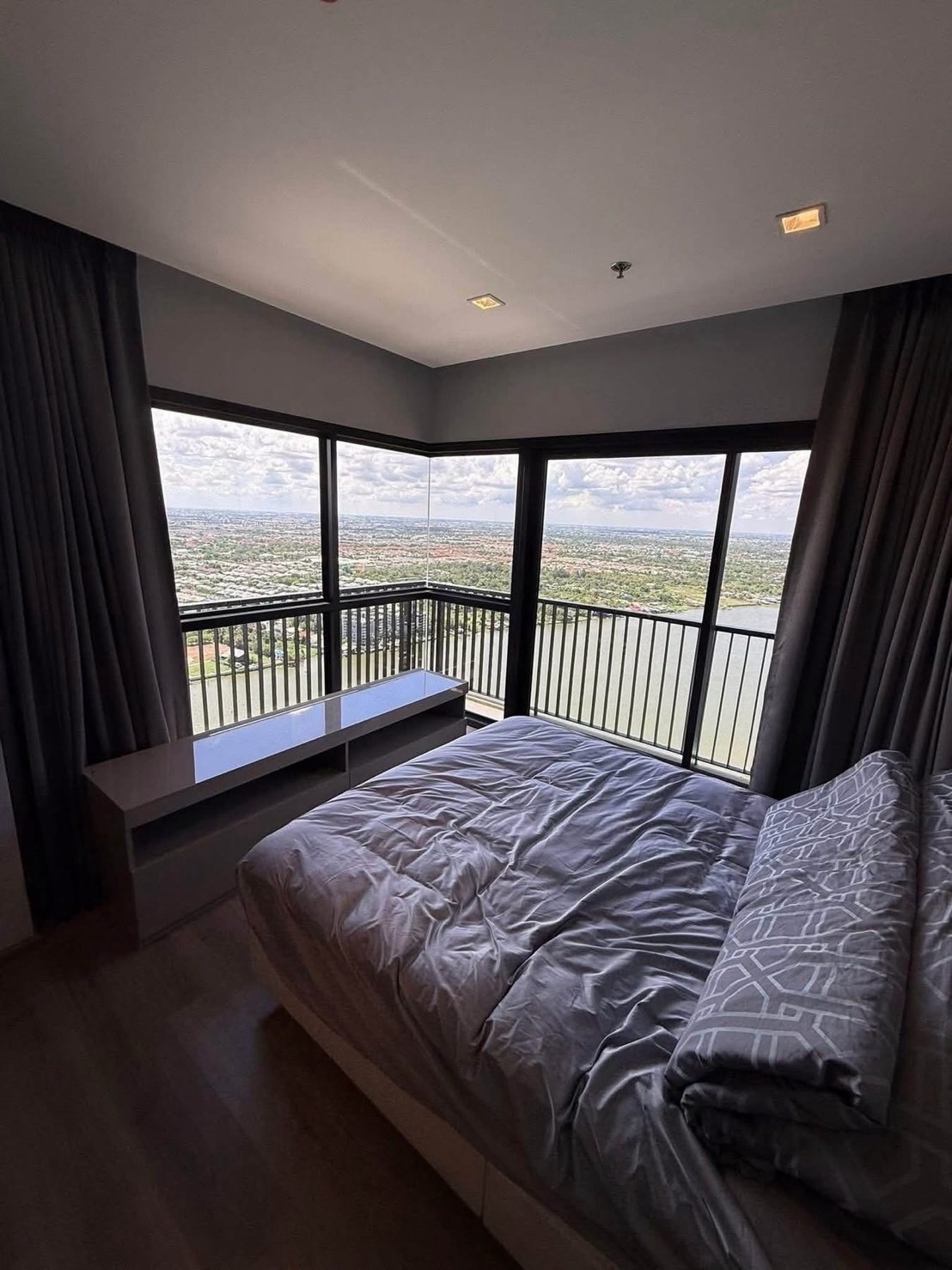 🔥Urgent for rent🔥 | The Politan Rive🚇near MRT Phra Nang Klao Bridge✨ Luxury condo next to the Chao Phraya River Ready to move in