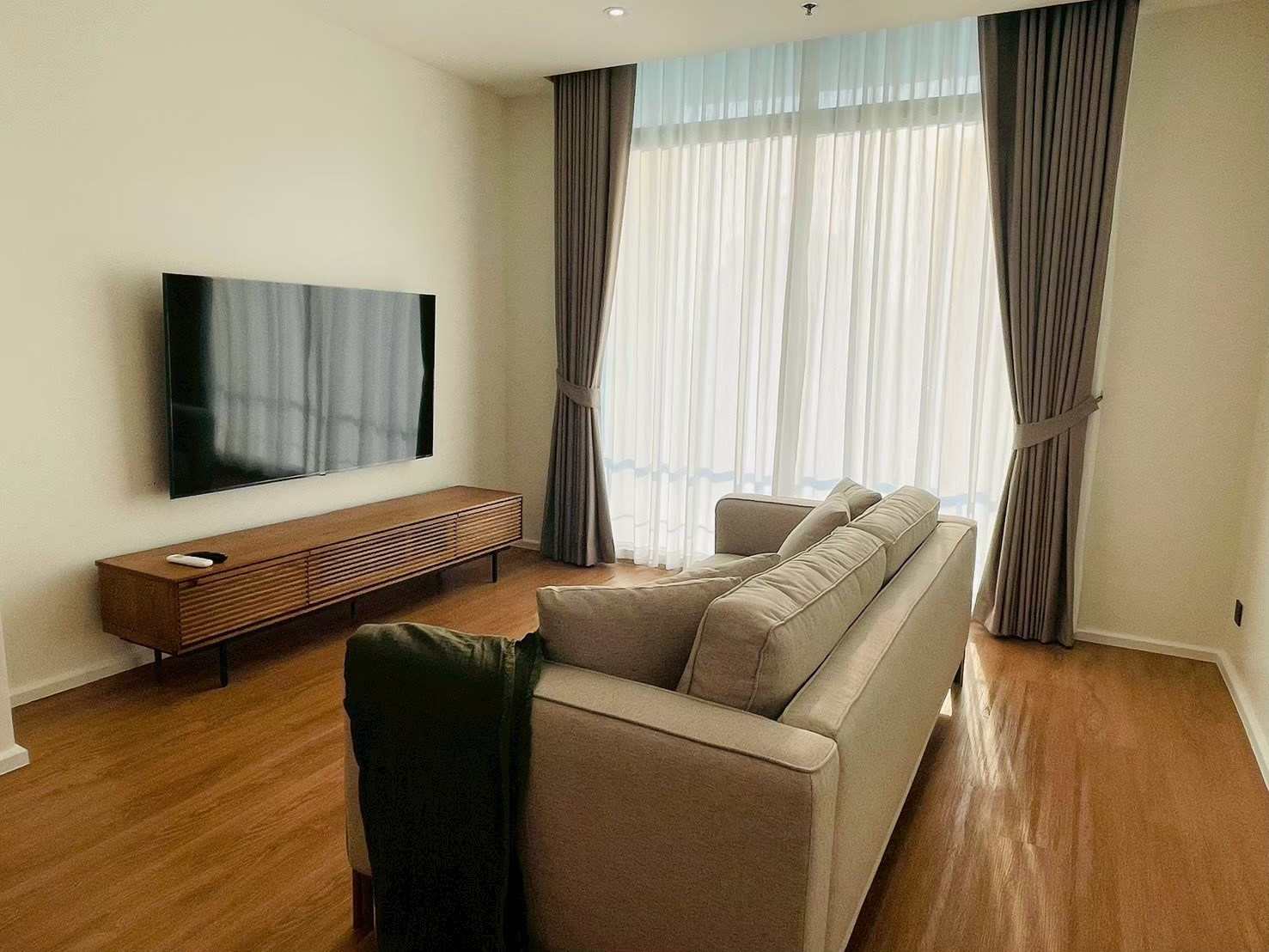 ขายพร้อมผู้เช่า ห้อง 2 ห้องนอน ปรับปรุงใหม่ คอนโด The Master Centrium Asoke–Sukhumvit – รูปที่ 2