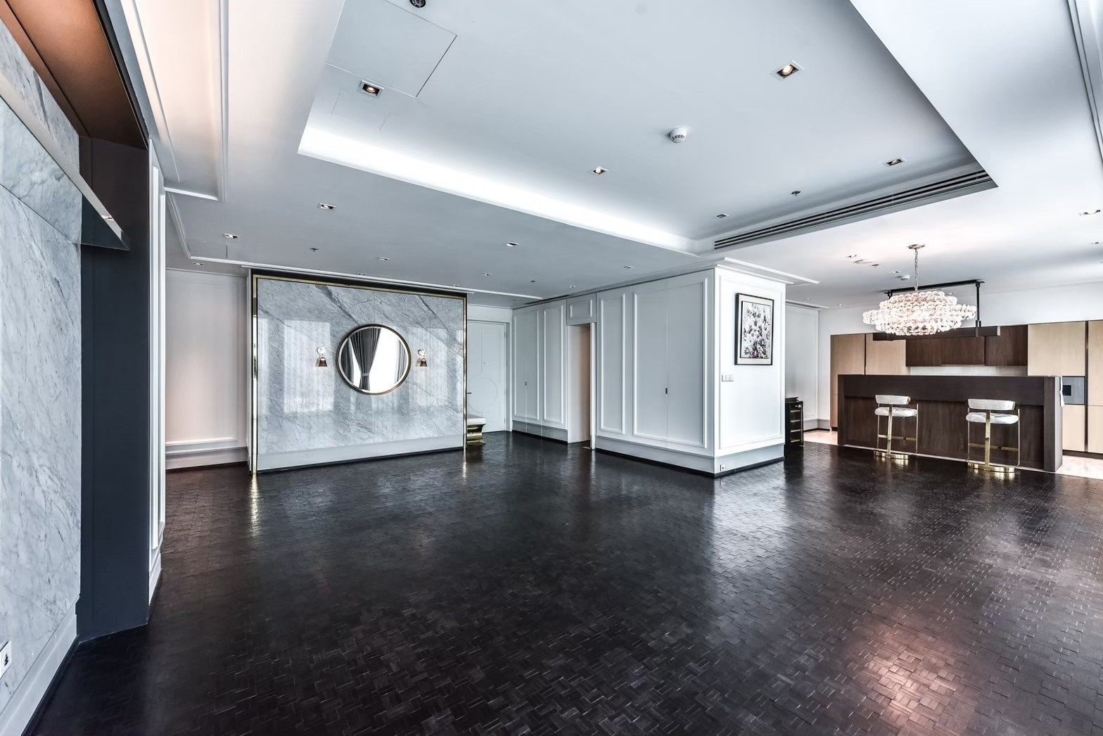 Rare unit, facing East, 1 unit/floor ✨The Ritz Carlton Residence✨ 3 ห้องนอน 4 ห้องน้ำ ขนาด 212.49 ตร.ม ใกล้ BTS / MRT ช่องนนทรี (0.3 กม.) Tel.0982645161 