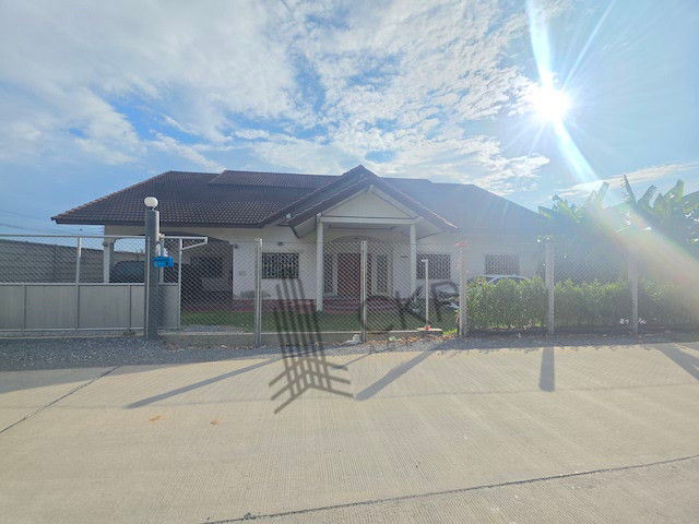 Large plot of land with house and garden for sale, 6 rai 114 sq.wa. Prime location, only 750 meters from Phutthamonthon Sai 5 Road. Ideal for a vacation home, garden house, housing development project, or long-term investment. | 93389 Large plot of land with house and garden for sale, 6 rai 114 sq.wa. Prime location, only 750 meters from Phutthamonthon Sai 5 Road. Ideal for a vacation home, garden house, housing development project, or long-term investment. | 93389