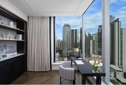 Luxury condo for rent, 1 Bedroom Executive (large size 58 sq m.) All-Inclusive promotion. Free water, electricity + maid. There is a Santisuk Lounge next to BTS Thonglor.