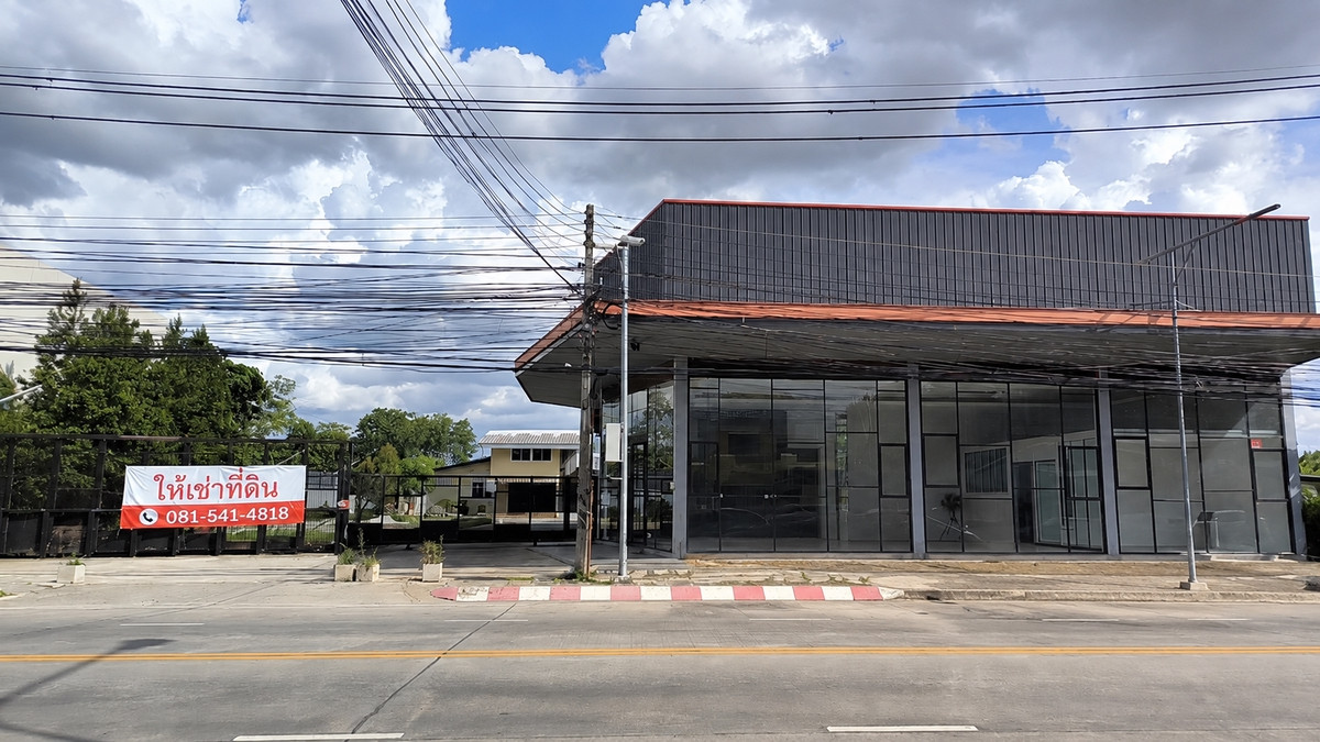 Office for sale/rent, 1 rai, Hat Yai, prime location, next to New Nuan Kaew Uthit Road. With an office building decorated and ready for use. Home office, solar cells and parking lot (sold )