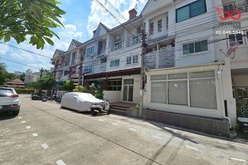 Townhome for sale, 3 floors, 2 houses, Ketu Nuti Cheminee, Pradit Manutham - Lat Phrao 87, near Ekkamai-Ramindra Expressway.