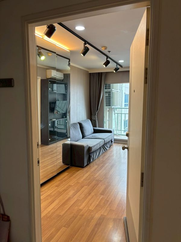 For Sale: Lumpini Park Rama 9-Ratchada, corner unit, 22nd floor, price 2.45 million Baht.