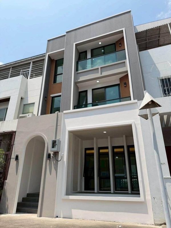 SOLD!  LTH16001 - Home Office &amp; Residence for Sale Punnawithi | Sukhumvit 101 | Near BTS Punnawithi | 12.9 MB | โฮมออฟฟิศและบ้านขาย สุขุมวิท 101