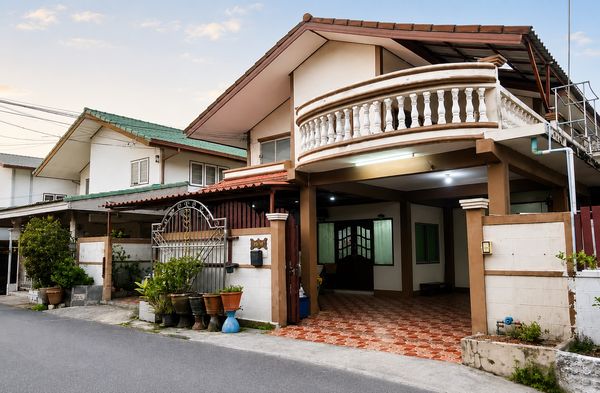 2-story detached house for sale, Village of Supreme Military Command, Ramintra 46, area 54 sq m, 3 bedrooms, good location, near the Pink Line MRT.