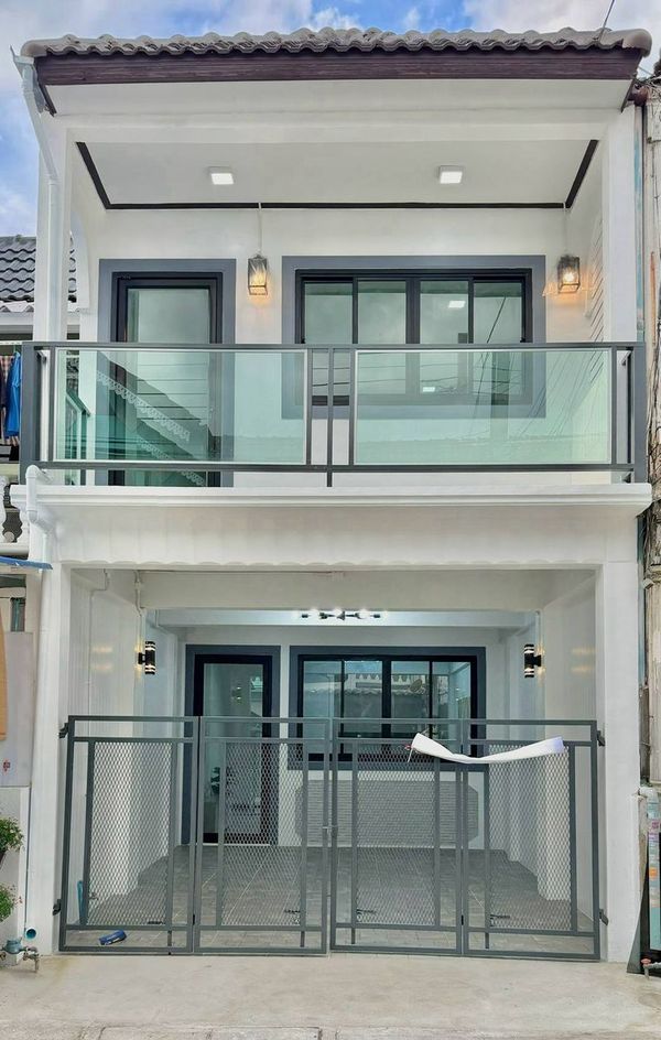 2-story townhouse for sale, Rewadee Village 57, Intersection 4, area 16 square wah, 2 bedrooms, Talat Khwan Subdistrict, Mueang Nonthaburi District. Nonthaburi Province