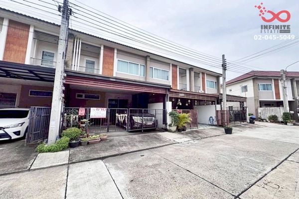 Townhome for sale, 2 floors, 29 sq m, Chalong Krung Road, Baan Ratchaphruek, Suvarnabhumi - Lat Krabang, near Lat Krabang Industrial Estate.