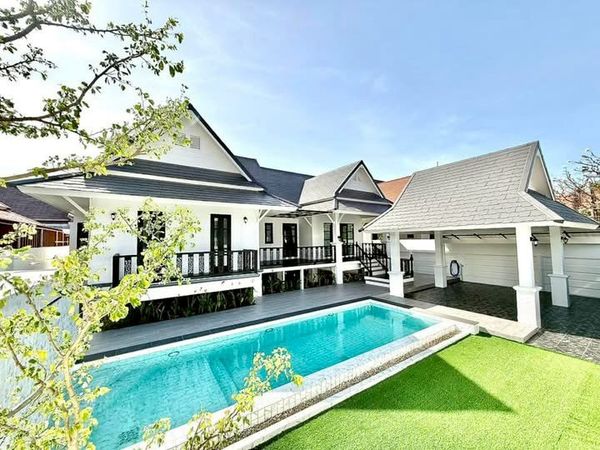 Single-storey private pool villa for sale, Dhevi Resort Project, Pattaya, complete with furniture and electrical appliances. Near Jomtien Beach