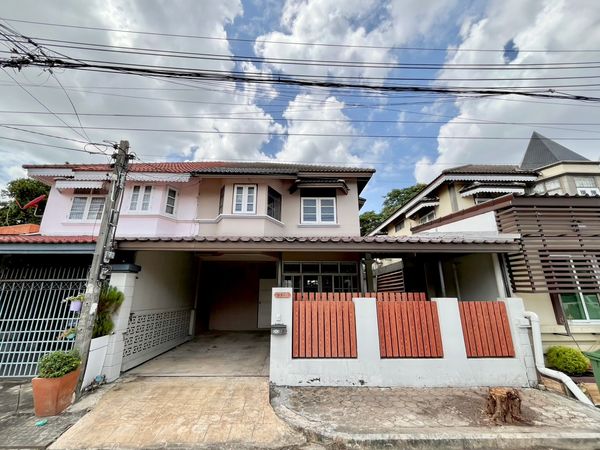 Move your furniture in and start living right away!!! Semi-detached house for sale at Country In Town, newly renovated 2-storey home in excellent condition on 148.8 sq.m of land.