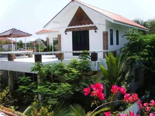 Apartments and houses in Soi Bearing 19/3. / 12 Bedrooms (FOR SALE) DA106