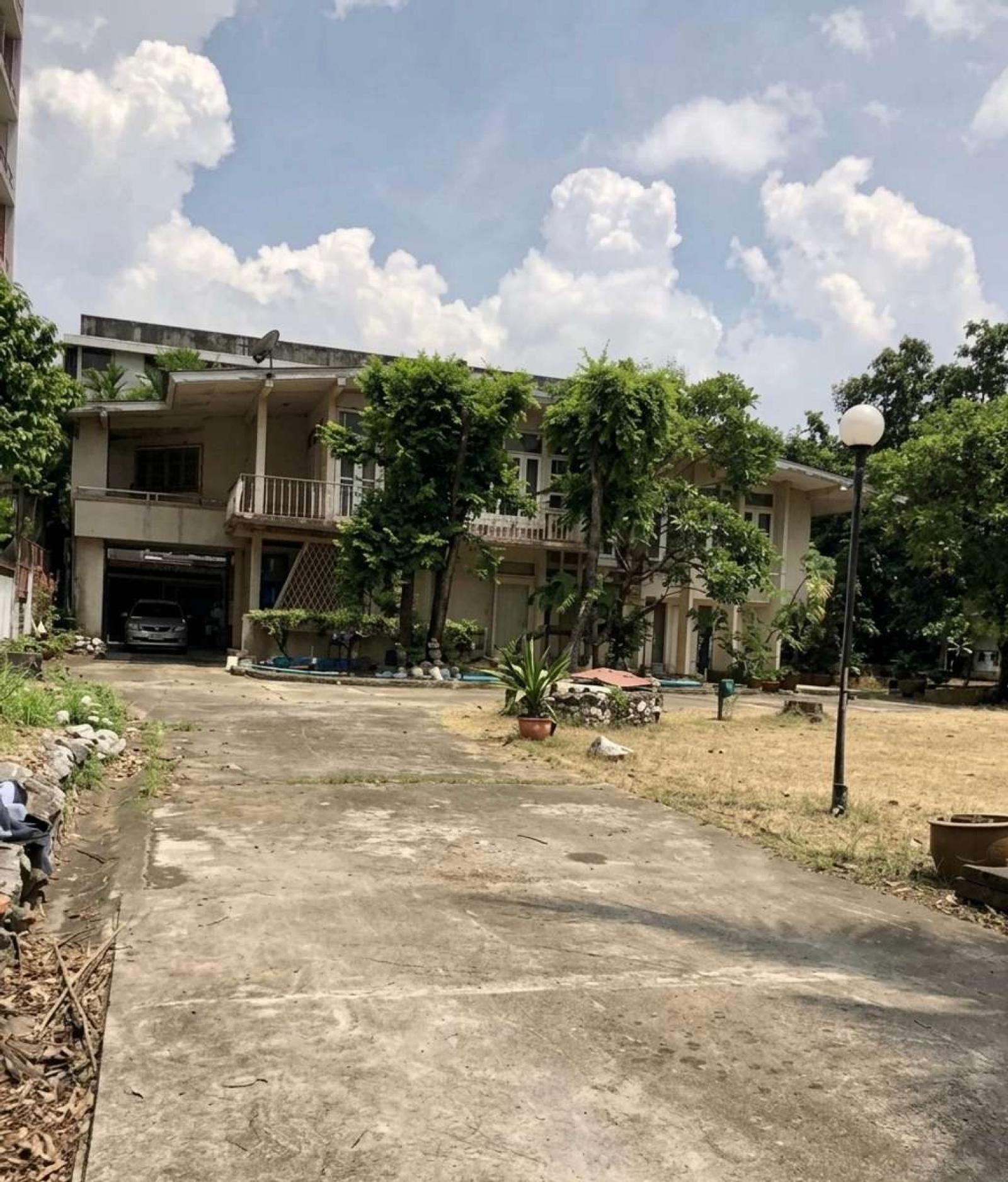 Vacant land near BTS Sanam Pao station. / 306.2 Square Wa (FOR SALE) BNS200