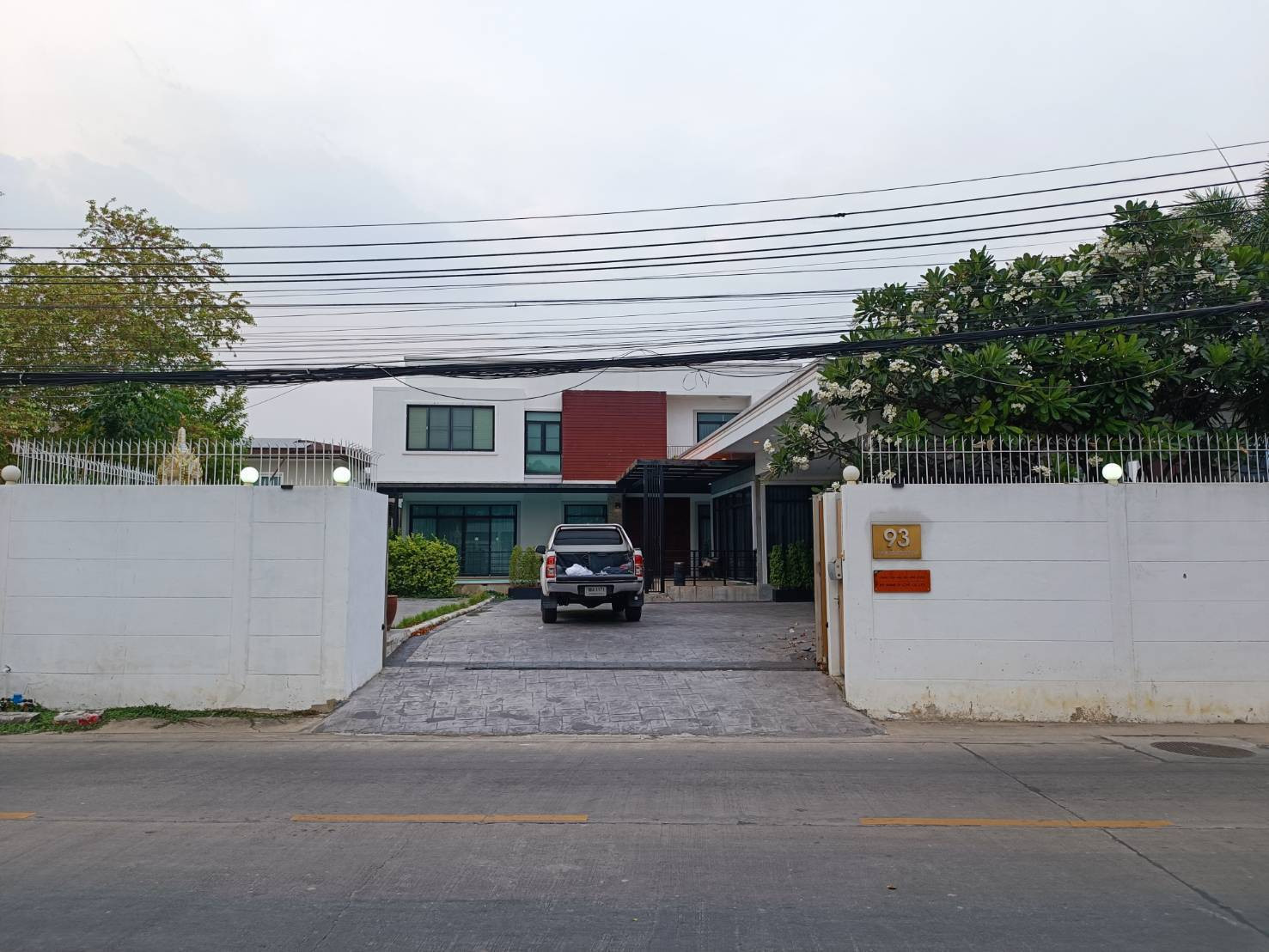 SJD093🏡 Luxury House | Ramintra 5, luxury-level detached house. On a large land area of ​​196 square meters.
