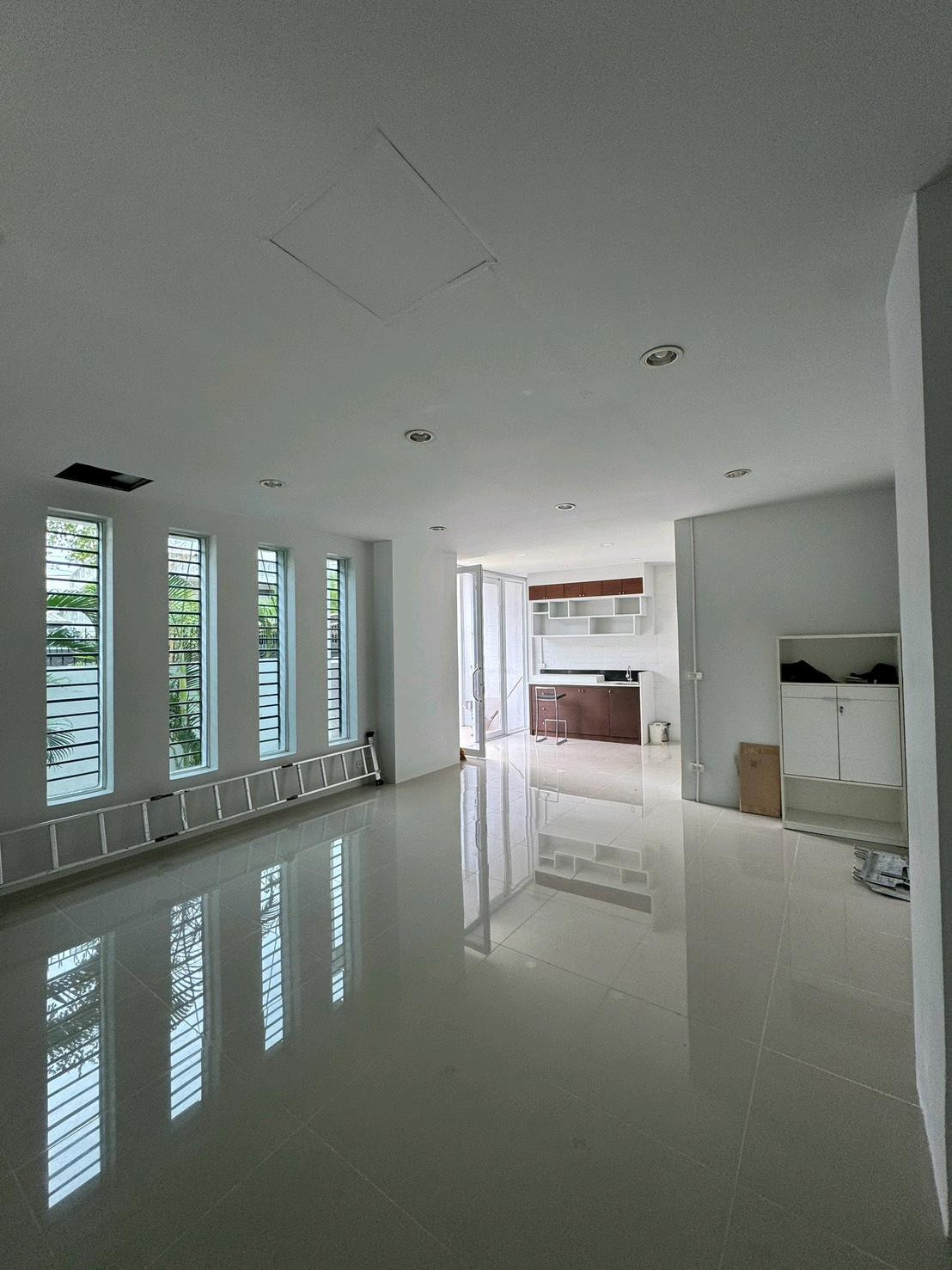 🏢 ให้เช่า Home Office พร้อมลานจอดรถ 20 คัน | Town in Town – รูปที่ 4