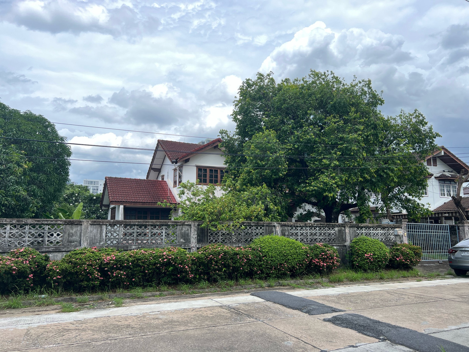 Rare land for sale, over half a rai, suitable for building a house. Next to Kasetsart University, Bang Khen Rare land for sale, over half a rai, suitable for building a house. Next to Kasetsart University, Bang Khen