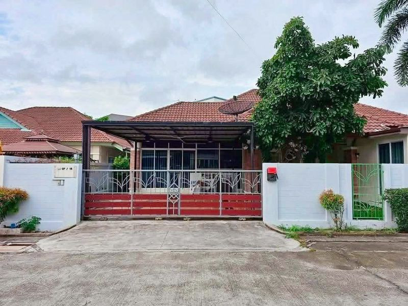 Single house for sale in Sriracha, 4 bedrooms, near J-Park, Natthawadee Village. Transfer fees waived.