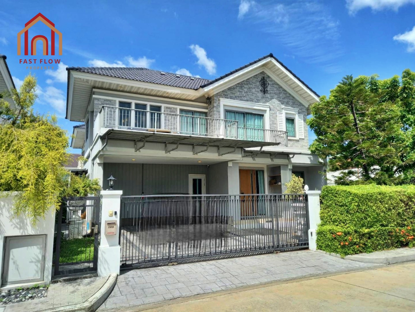 For Sale: Corner Detached House, Perfect Residence Rama 9-Krungthep Kreetha, Srinakarin-Romklao Road. Fully furnished with built-in furniture. For Sale: Corner Detached House, Perfect Residence Rama 9-Krungthep Kreetha, Srinakarin-Romklao Road. Fully furnished with built-in furniture.