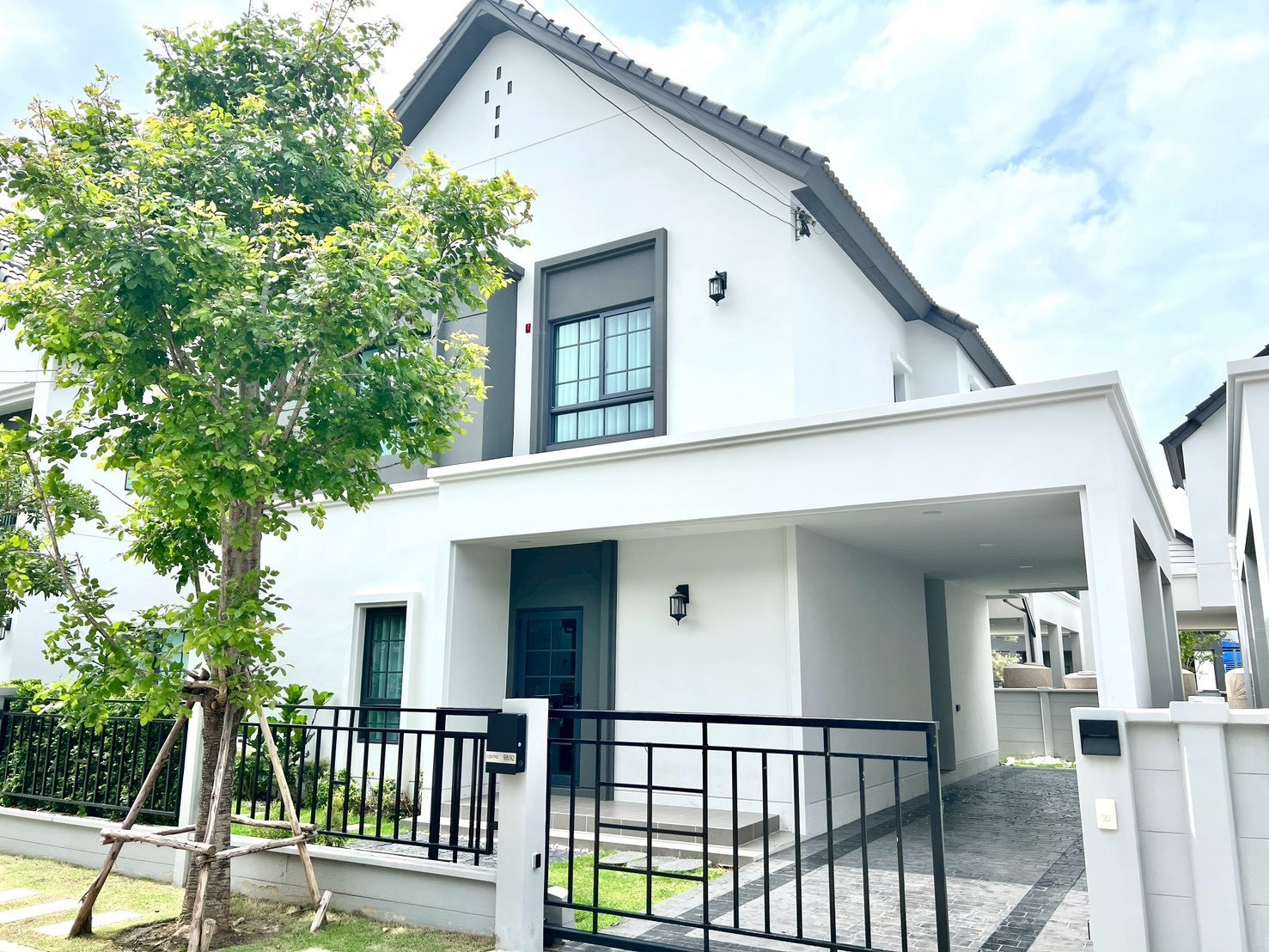 For Rent✨Centro Bangna✨230 Sq.m. 4 Bed 4 Bath 85,000/Month contact 095 426 4563 (Boss) For Rent✨Centro Bangna✨230 Sq.m. 4 Bed 4 Bath 85,000/Month contact 095 426 4563 (Boss)