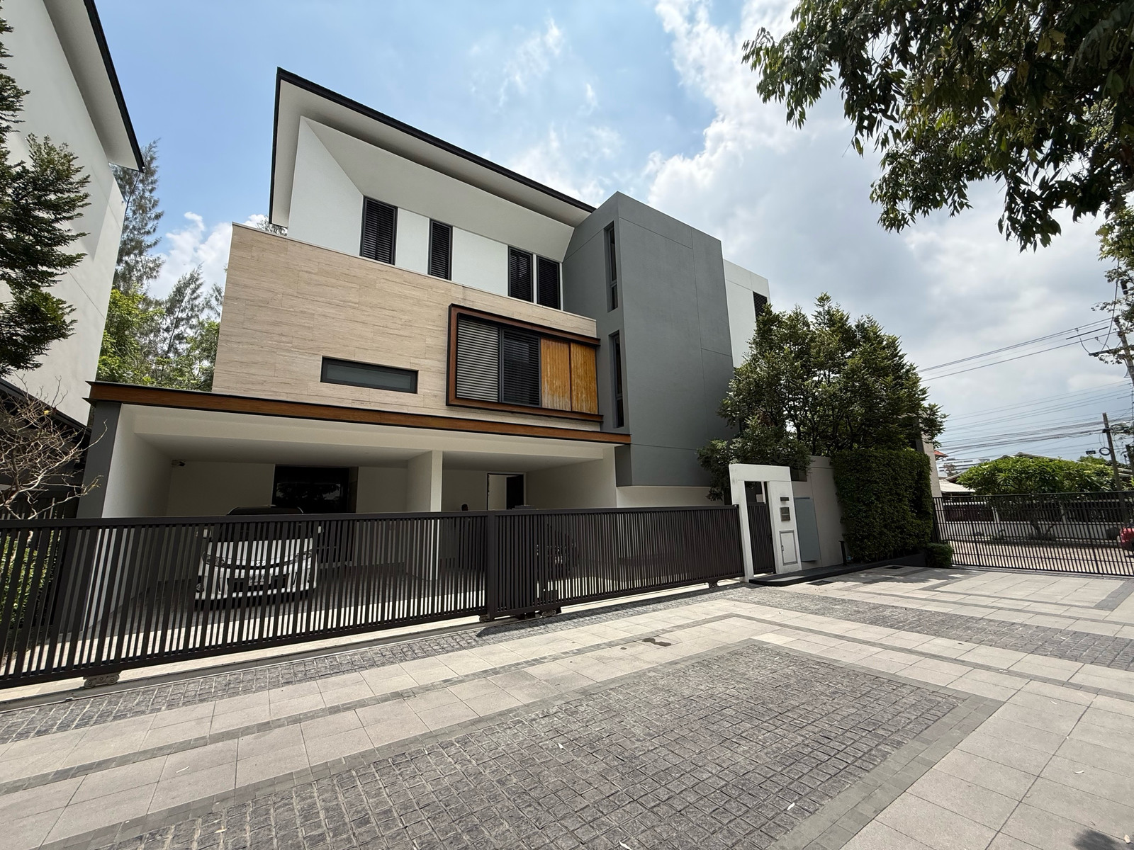 For sell !!!Quaritz Rama 9 /101.7 sqw./526 sqm./4B6B/65MB. For sell !!!Quaritz Rama 9 /101.7 sqw./526 sqm./4B6B/65MB.