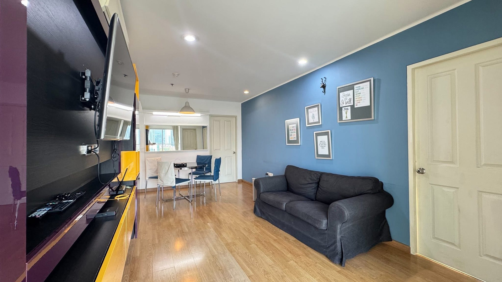 U Delight @ Jatujak Station, urgent sale, beautiful room, good condition, very good view, quiet project, large size, very good value. Tel.0970986763