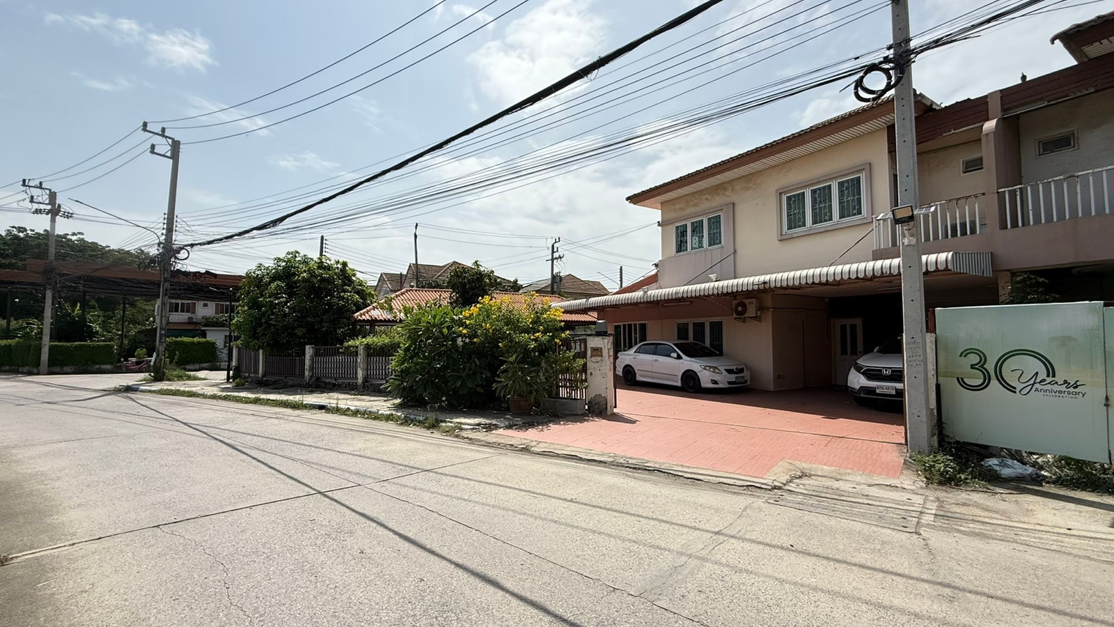2-story twin house for sale, Phattra Private 2, Sam Khok, Pathum Thani, 100 sq m, large house, ready to move in, price 6.9 million. 2-story twin house for sale, Phattra Private 2, Sam Khok, Pathum Thani, 100 sq m, large house, ready to move in, price 6.9 million.
