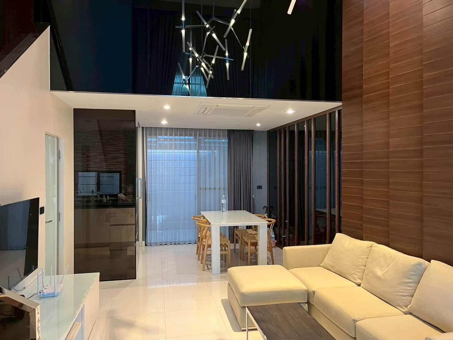 Baan klang muang Ratchayothin, 3B3B, 3.5 Storey, 193sqm, 22sq.w, 10.5MB, All Furnish are included Baan klang muang Ratchayothin, 3B3B, 3.5 Storey, 193sqm, 22sq.w, 10.5MB, All Furnish are included