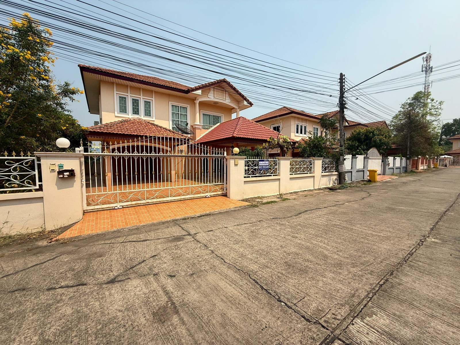 ***Male*** 2-story detached house in the Rom Yen Village project. Fully furnished